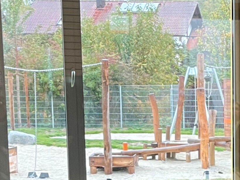 33-2025; Einweihung Lebenshilfe Landau-Dingolfing; Förderzentrum Landau; Eröffnung des neuen Förderzentrums der Lebenshilfe Dingolfing-Landau; Neuer Spielplatz im Förderzentrum