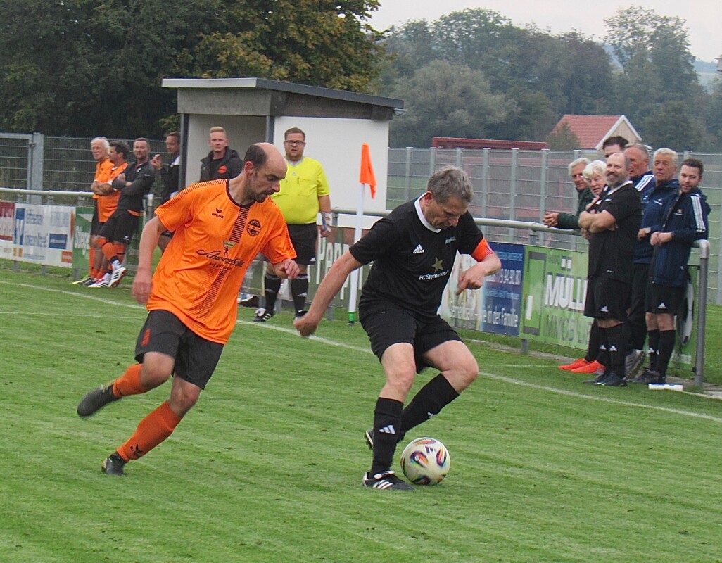 Wolfang Haas (re.) im spannenden Zweikampf