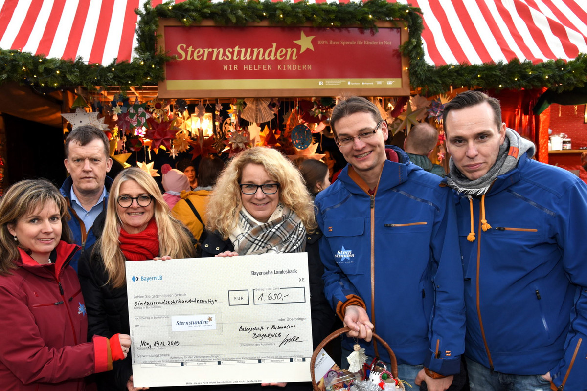 Christkindlesmarkt Nürnberg 2019, ver.di BayernLB, Gabi Spahl (m.) mit Kollegen