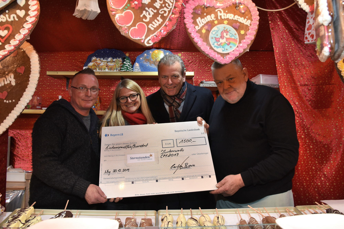 Christkindlesmarkt Nürnberg 2019, Gottlob und Carsten Braun mit Sabine Krombholz und Oberbürgermeister Dr. Ulrich Maly (2.v.r.)