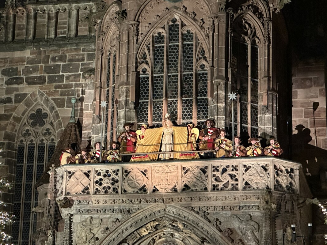 Nora Falk als Nürnberger Christkind beim Prolog 2025