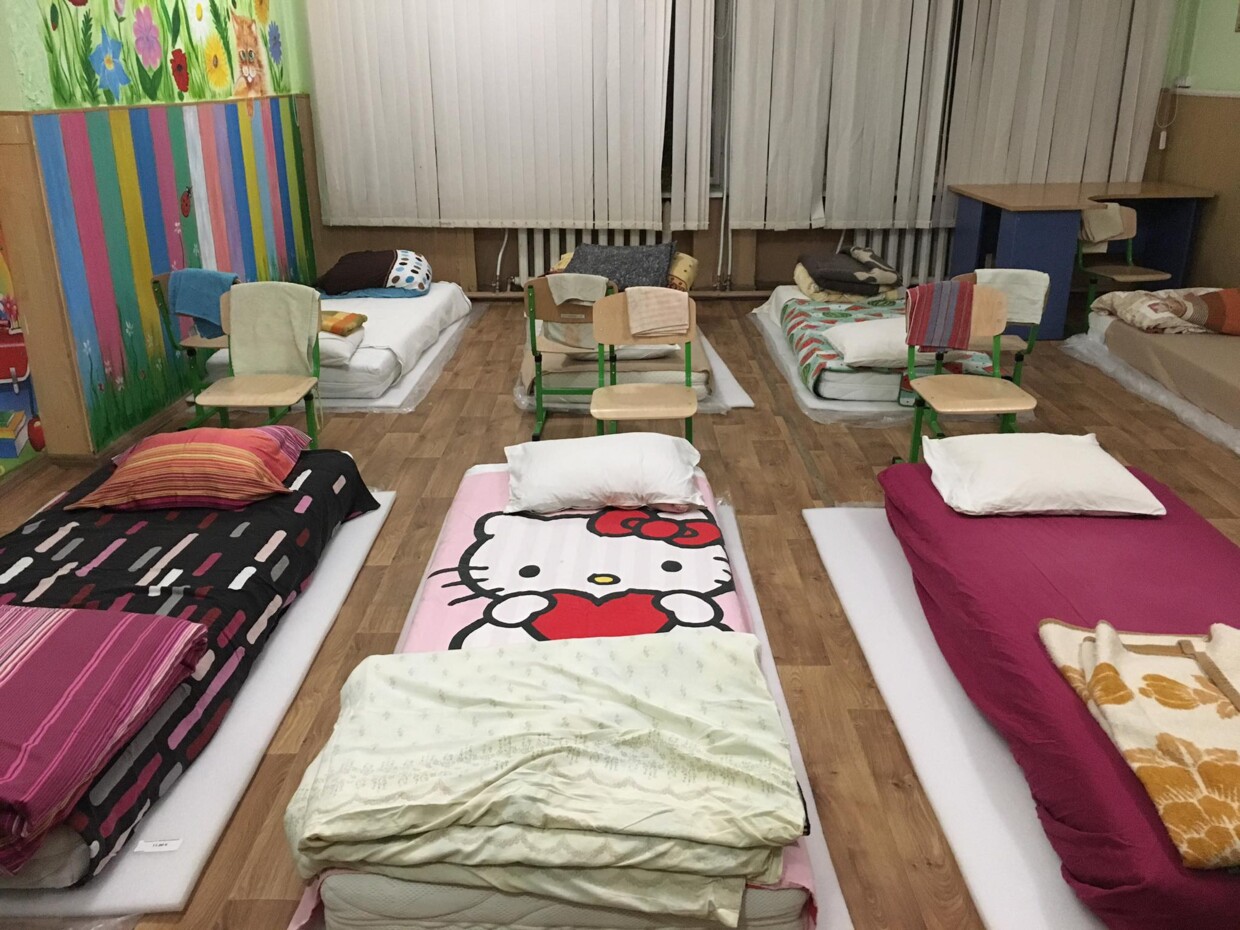 Bayr. Ostgesellschaft, Matrazenlager im Kindergarten