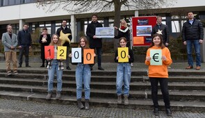 Scheckübergabe am Gymnasium Burglengenfeld