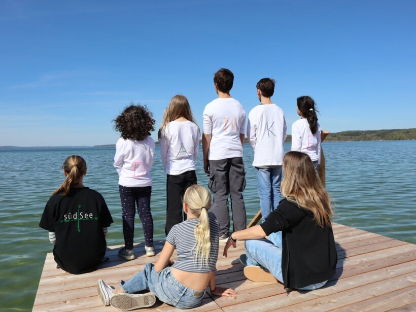 35-2025, Villa Südsee, Kinder am Strand, Südsee-Kinder am See-Ufer, Kinder am See-Ufer
