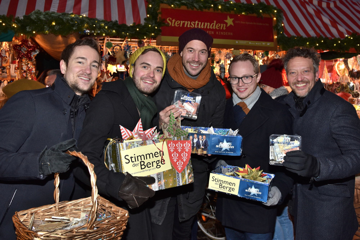 Christkindlesmarkt Nürnberg 2019 Stimmen der Berge, v.l.: Daniel Hinterberger, Thomas A. Gruber, Benjamin Grund, Simon Käsbauer und Stephan Schlögl