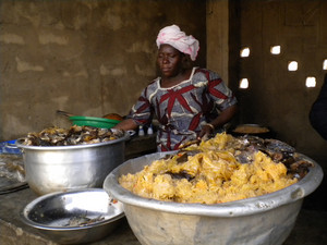 Köchin in Burkina Faso