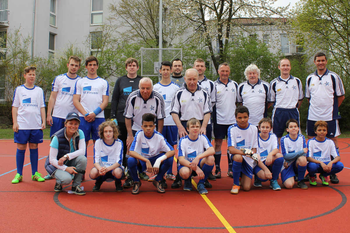 Einweihung Allwettersportplatz St. Vincent