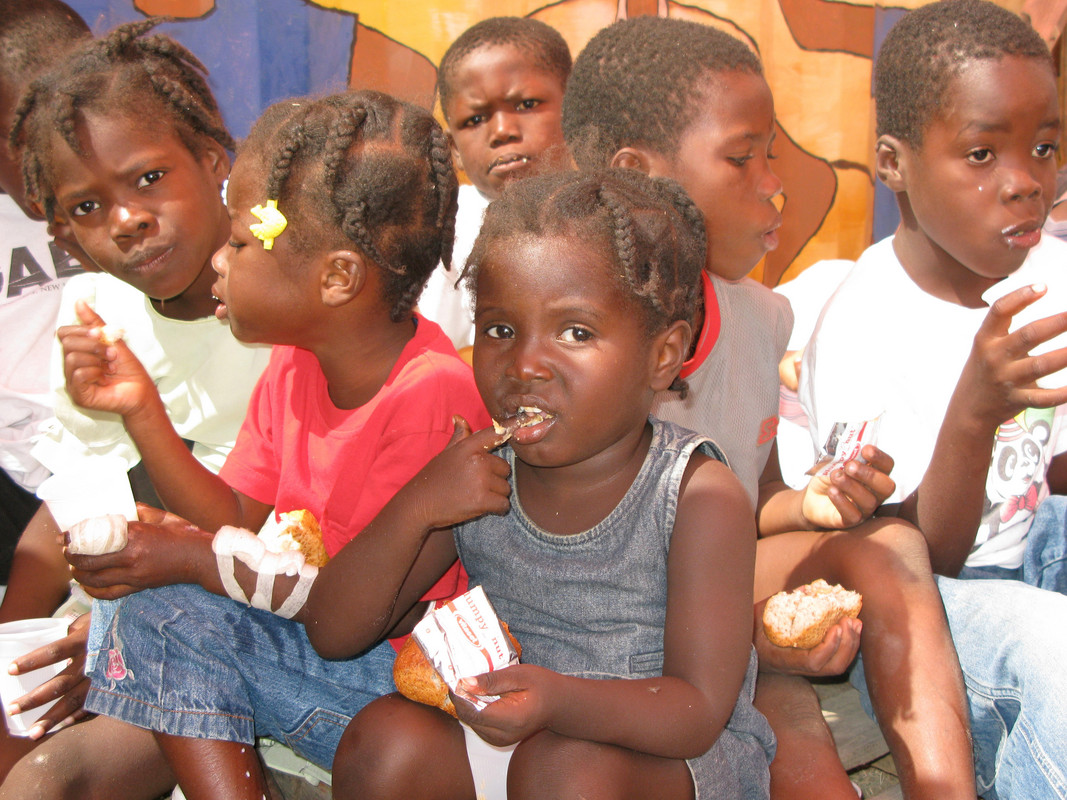 Das Notprogramm "Engel des Licht" versorgt die Kinder mit Nahrung