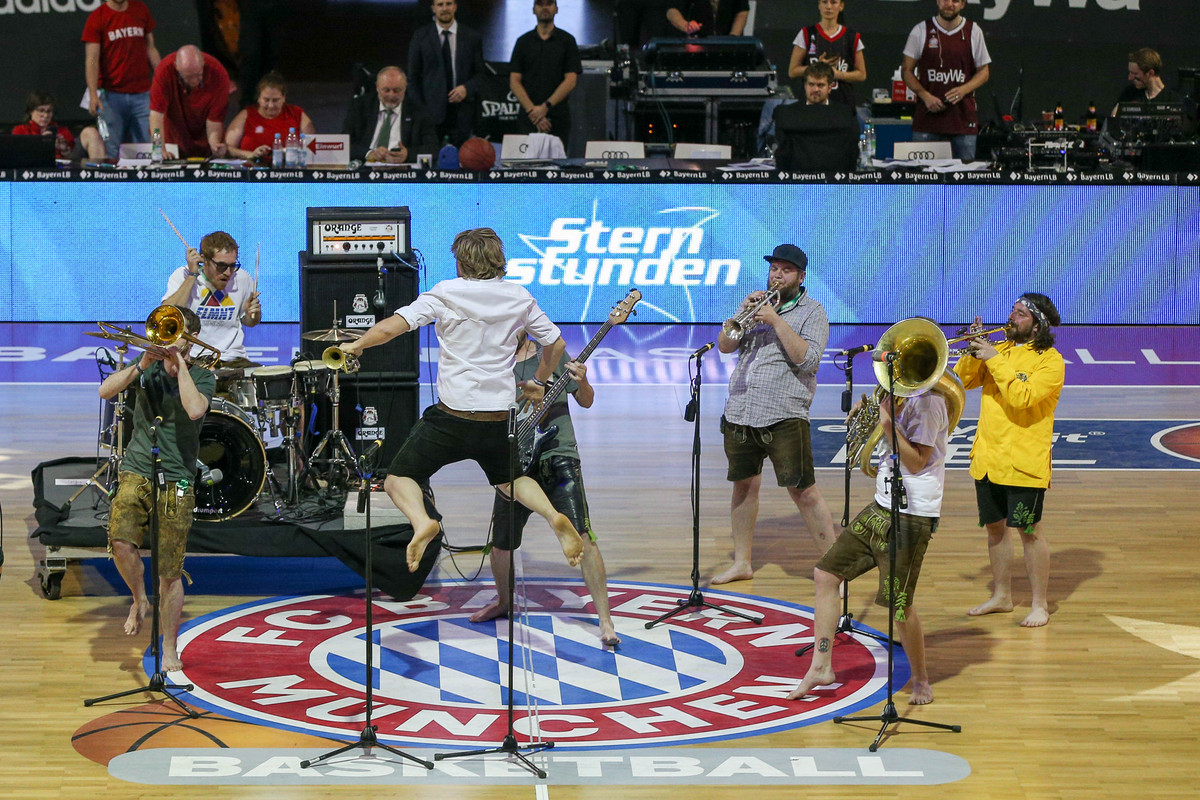 Gameday 22.04.18 FC Bayern Basketball gegen Science City Jena Audi Dome München LaBrassBanda