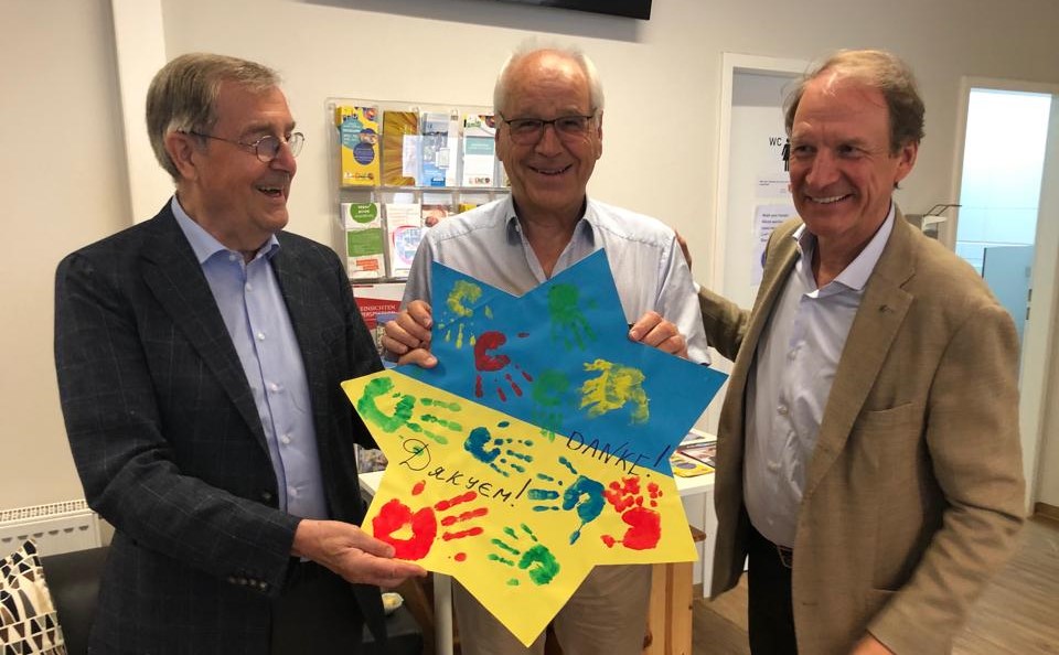 Freuen sich über den gebastelten Stern: Kahn, Lehmann, Jansing
