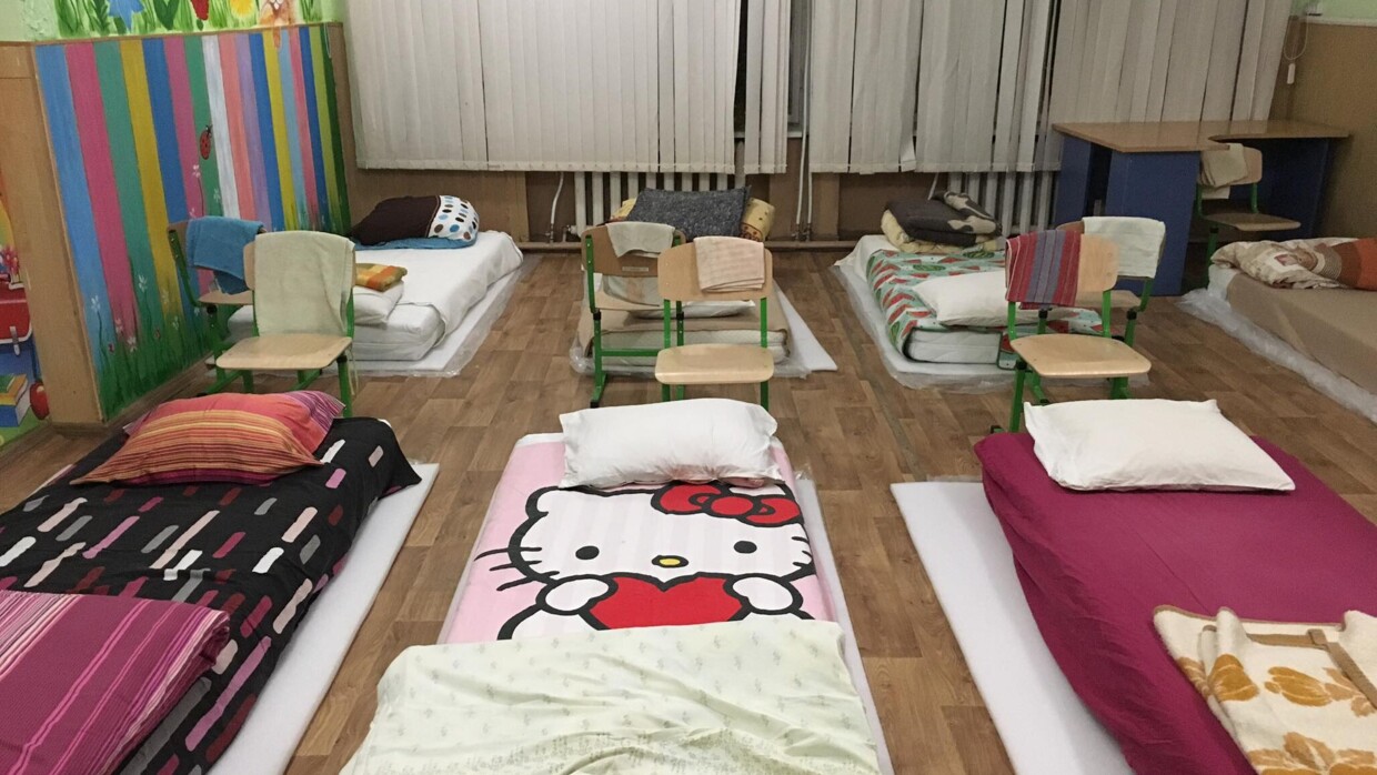 Bayr. Ostgesellschaft, Matrazenlager im Kindergarten