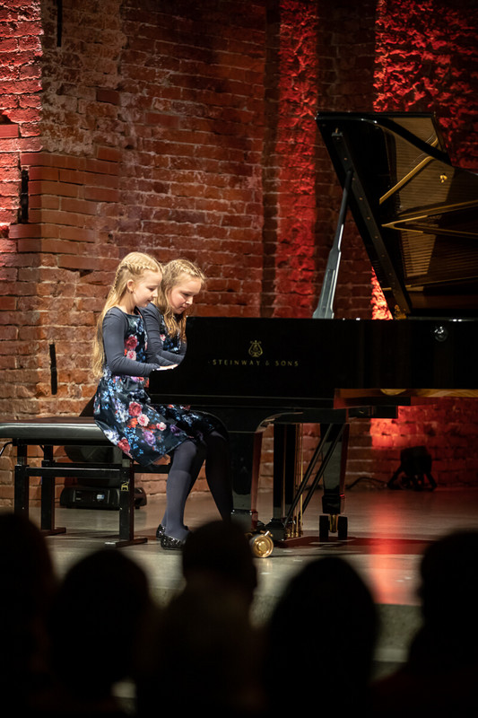 Jugend musiziert 2018 VKB Allerheiligen-Hofkirche München Carolin und Helena Wieser