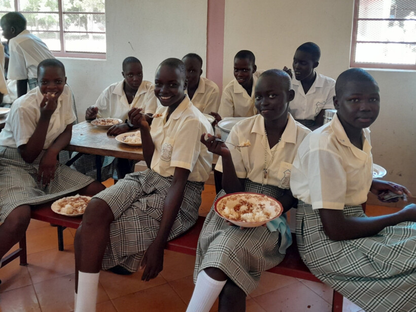 169-2024, Schulspeisung Loreto-Schulen im Südsudan, Kinder Loreto-Schule, Hoffnungszeichen e.V.