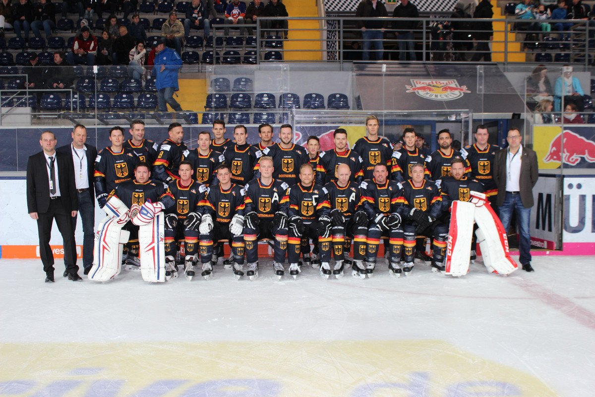 Benefizspiel Eishockey EC Sternstunden gegen Polizeinationalmannschaft 11.11.2017 Nationalmannschaft Polizei Aufstellung siehe Meldung