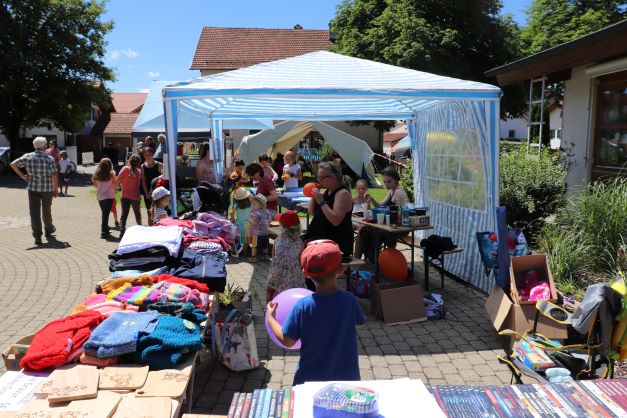 25-6-2022 Flohmarkt auf dem Dorffest Aitrang
