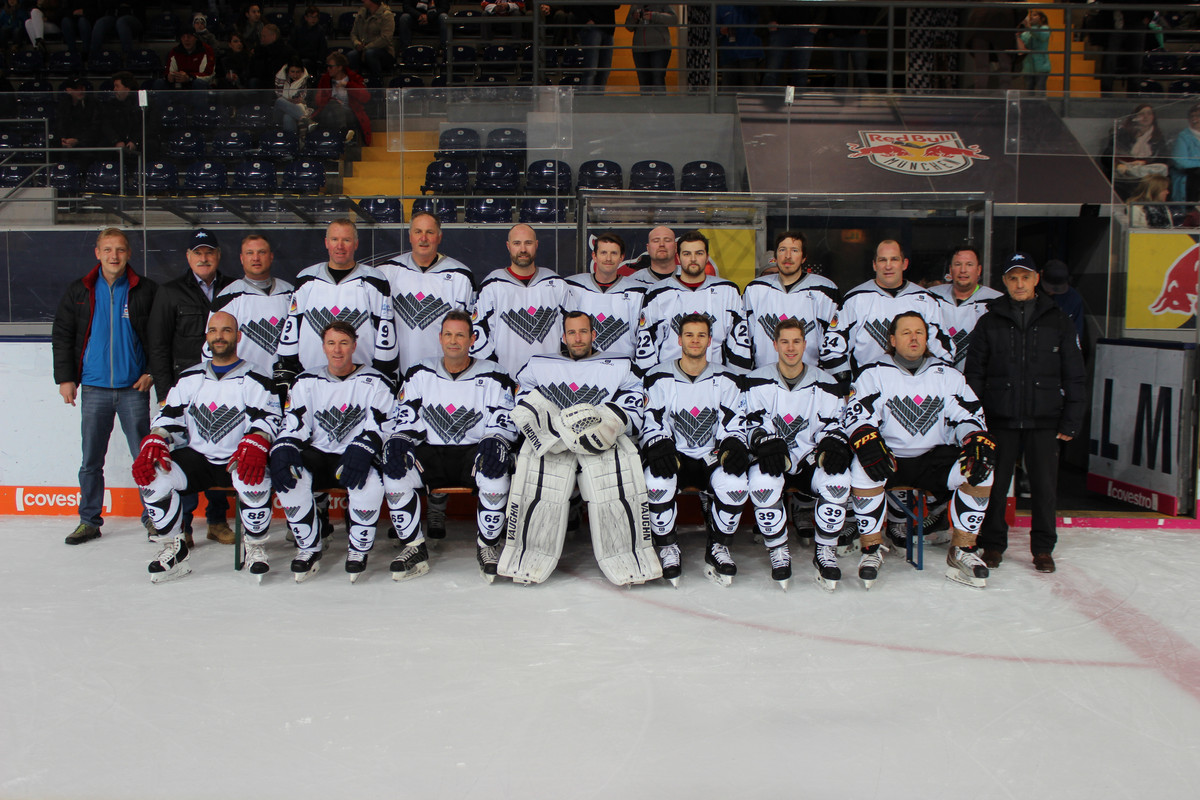 Benefizspiel Eishockey EC Sternstunden gegen Polizeinationalmannschaft 11.11.2017 Mannschaft Sternstunden Aufstellung siehe Meldung