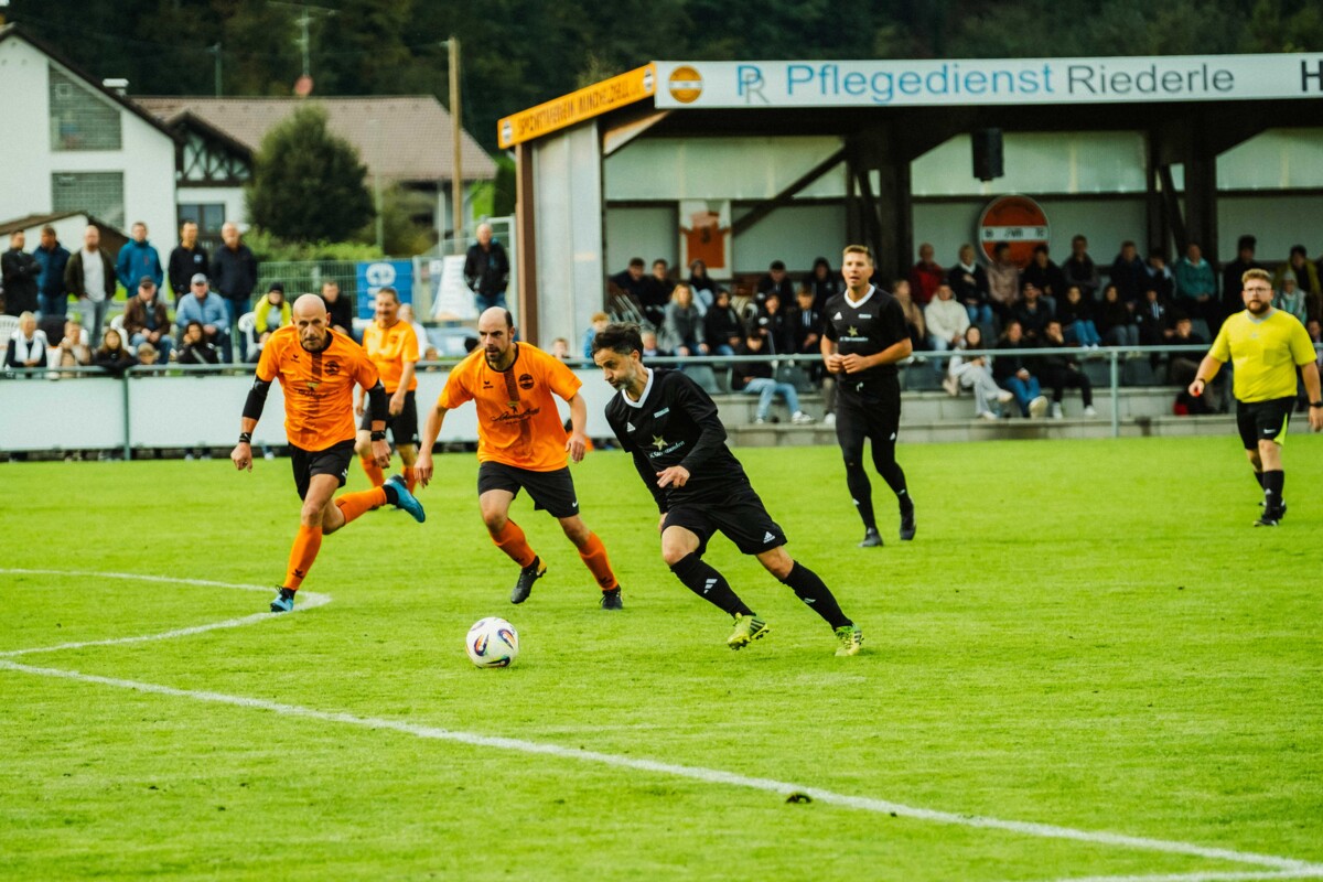 Martin Huber triebt den Angriff nach vorne