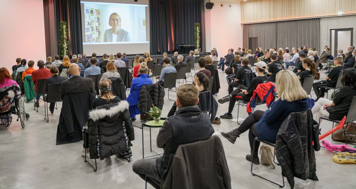 Feiern mit Abstand, Geburtstagsfeier Hotel einsmehr in Augsburg am 21.11.2021
116-2018