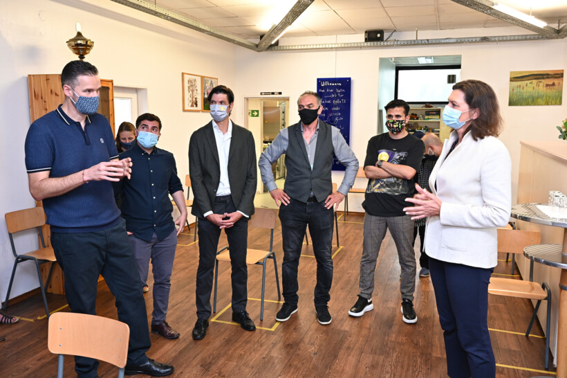 Scheckübergabe Ilse Aigner an Clean Projekt Neuhausen