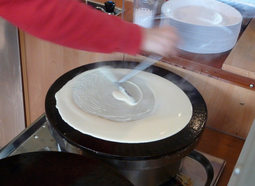 Crepesverkauf sammelt Spenden Montessori Kaufering