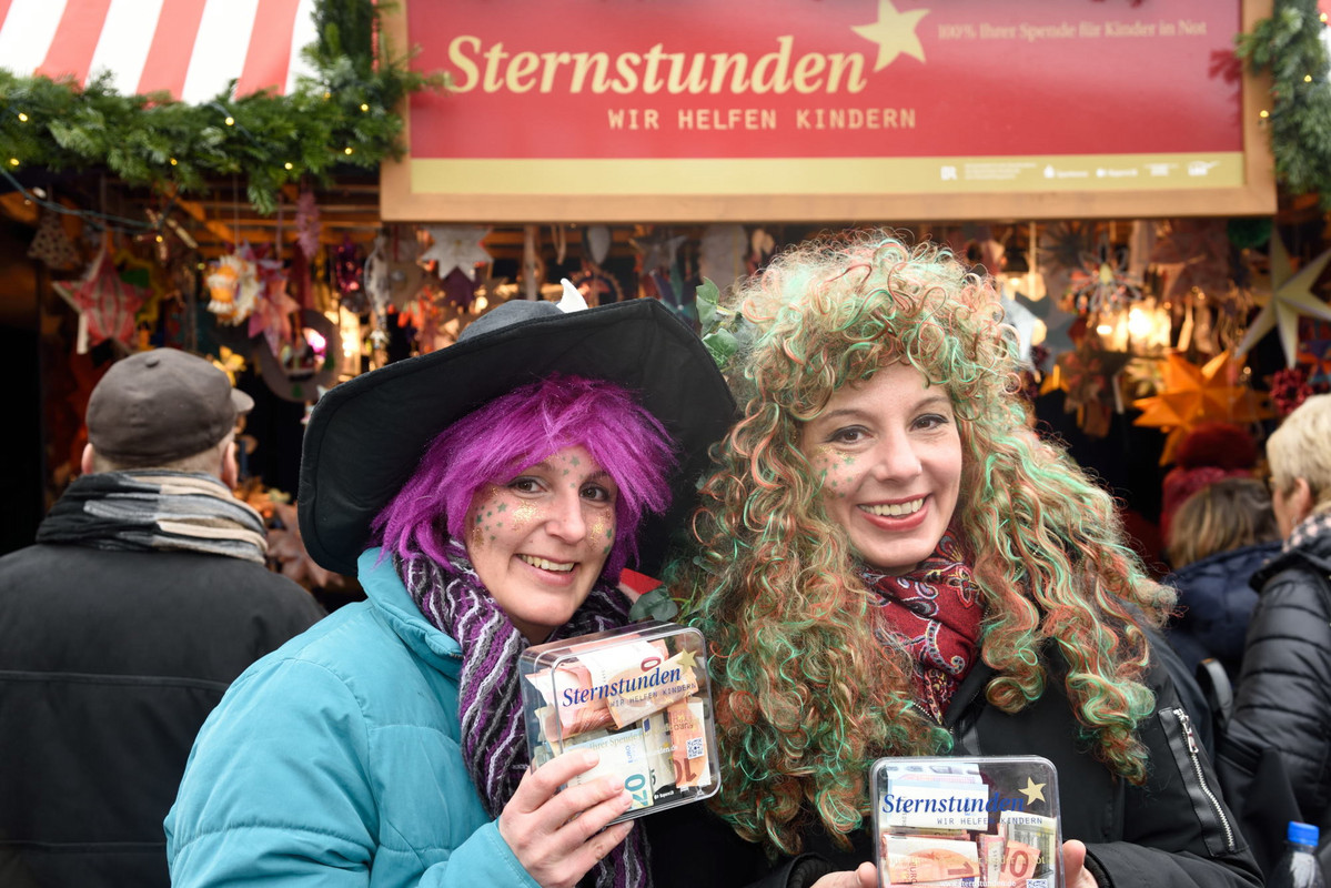 Christkindlesmarkt Nürnberg 2019, Kräuterhexe Melanie Arnold und Waldfee Dagmar Kersting