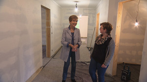 Carolin Rieber und Vanessa in der Baustelle der neuen Räume