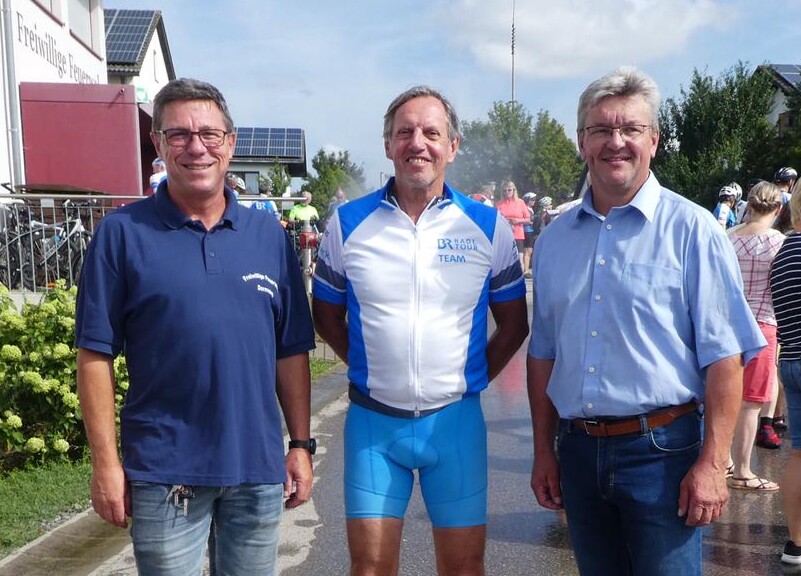 FFW-Chef Stefan Fuchs (l.), BR-Organisator Wolfgang Slama (m.), Anton Kargel (r.)