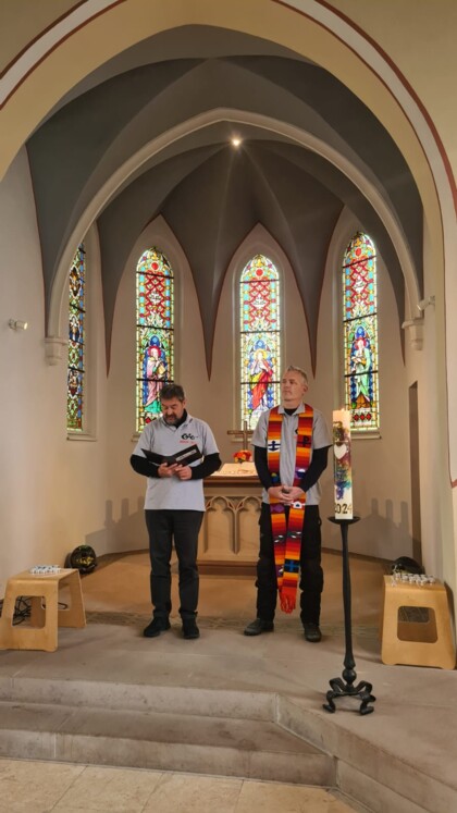 Helgo Boehlkau (rechts) und Dirk Geyer vom MOGO Team bei der Gestaltung des Gottesdienstes