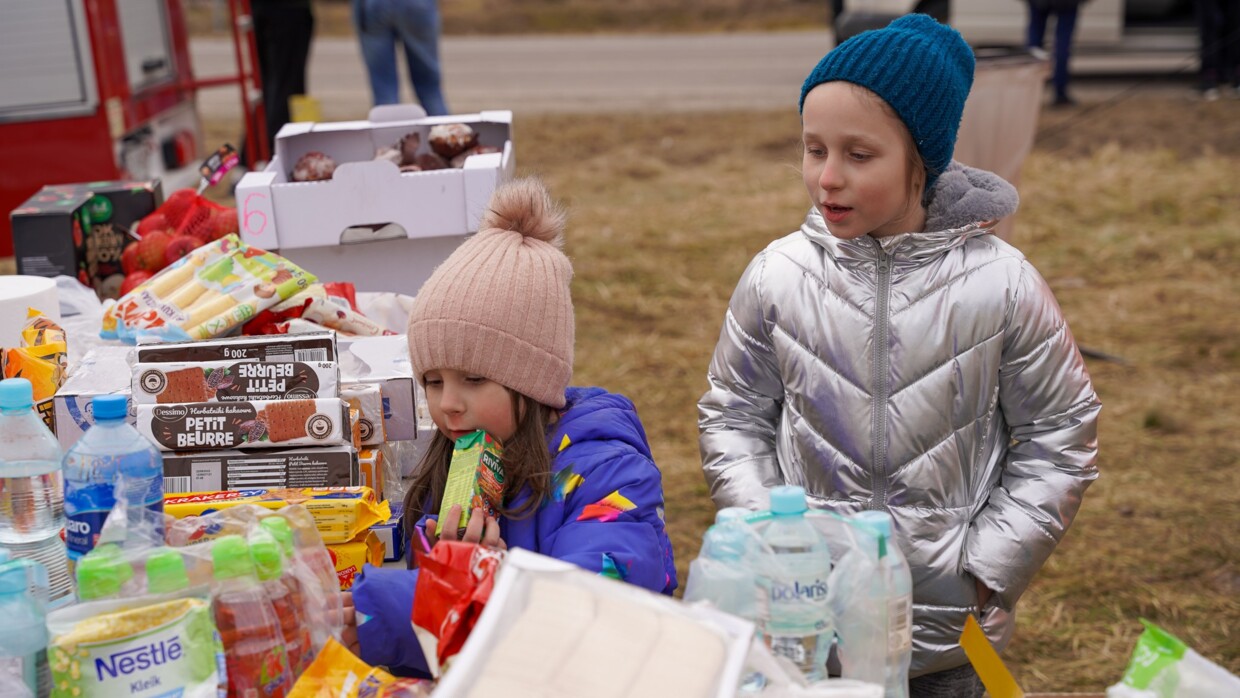 Essensausgabe an ukrainische Kinder